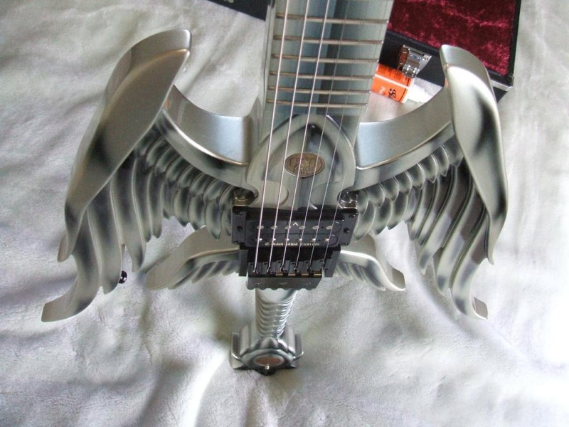 Illustration for article titled Angel Sword Guitar Plays Iron Maiden Songs, Slays Teen Pop Stars